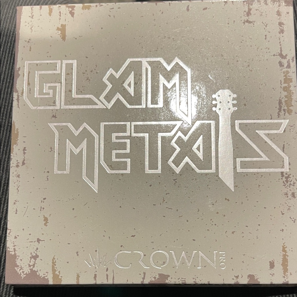 Crown Pro Glam Metals Eyeshadow Palette
